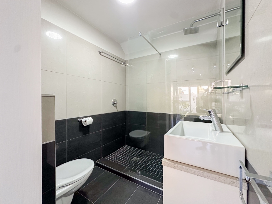 To Let 1 Bedroom Property for Rent in Sea Point Western Cape